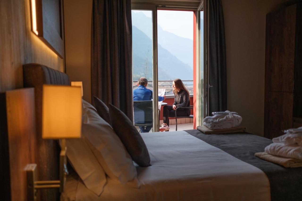Lake Hotel La Pieve Pisogne Bagian luar foto