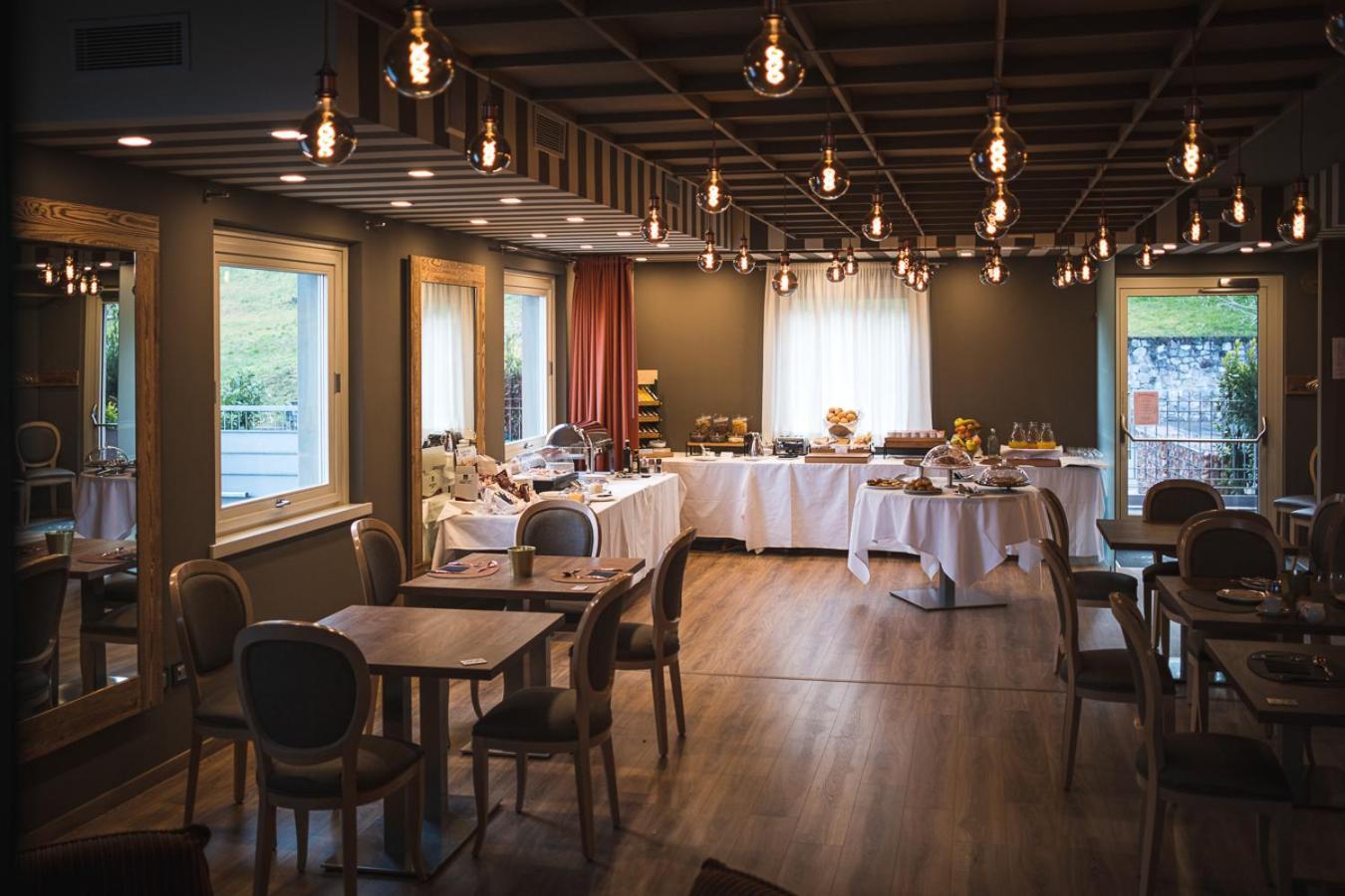 Lake Hotel La Pieve Pisogne Bagian luar foto