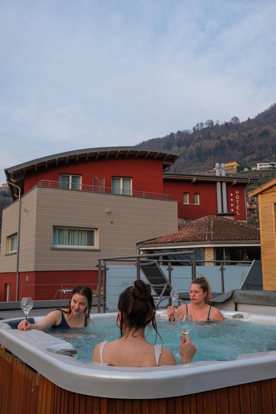 Lake Hotel La Pieve Pisogne Bagian luar foto